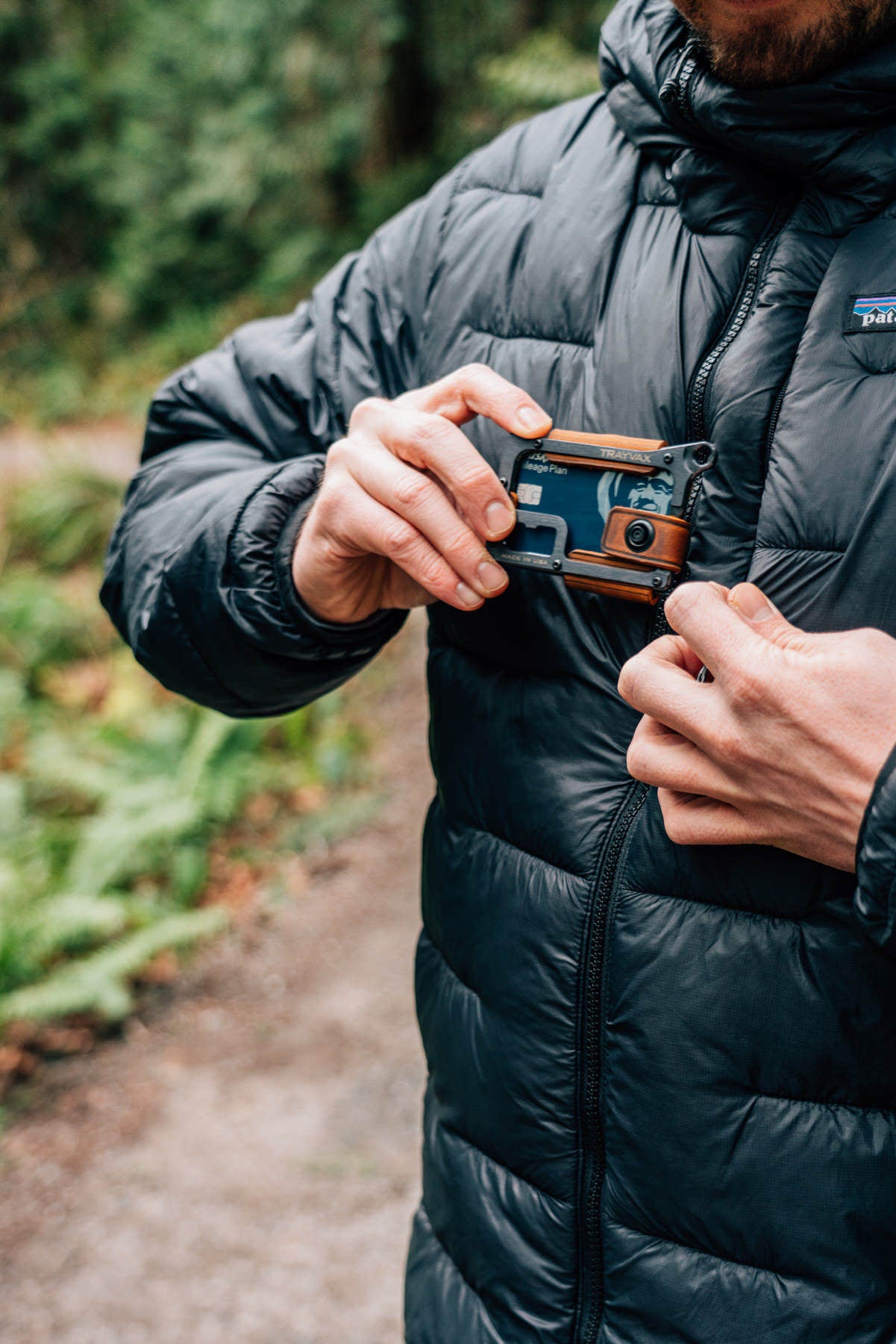 The Lowdown on Why the Rich Use Long Business Card Wallets
